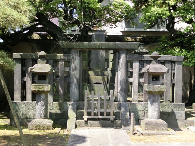 「松平定信の墓」は「東京都江東区白河」の 「霊厳寺」にあります。<br /><br />「霊厳寺」は「１６２４年（寛永元年）」に「雄誉霊巌上人」により「日本橋付近」に開山し「明暦の大火」によって「延焼」したため「１６５８年（万治元年）」に現在の位置に移ってきました「浄土宗の寺院」です。<br /><br />「松平定信（１７５９年〜１８２９年）」は「第８代将軍徳川吉宗」の「孫」に当たり「江戸時代中期」に「大名（陸奥白河藩第３代藩主）」「老中（１１代将軍徳川家斉）」を務め「寛政の改革（緊縮財政、風紀取締り）」を行ったことで知られています。
