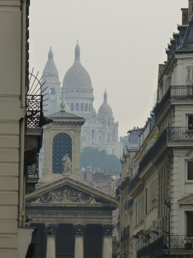 あっという間に最終日<br /><br />昨日に引き続き姉と別行動<br />一人だと迷子率ド～ンとＵＰだけど、後で報告しあって2倍楽しいしね<br /><br />今日のスケジュールは、パリで一番のお目当て「ギュスターヴ・モロー美術館」へ<br />開館の10時まで、近隣のノートルダム・ドゥ・ロレット教会（7：30～）、サン・トリニテ教会（7：15～）と巡り、それから思う存分モローの世界に浸る、という素晴らしいプラン<br /><br />いつもプランだけはばっちりなんだけどね～