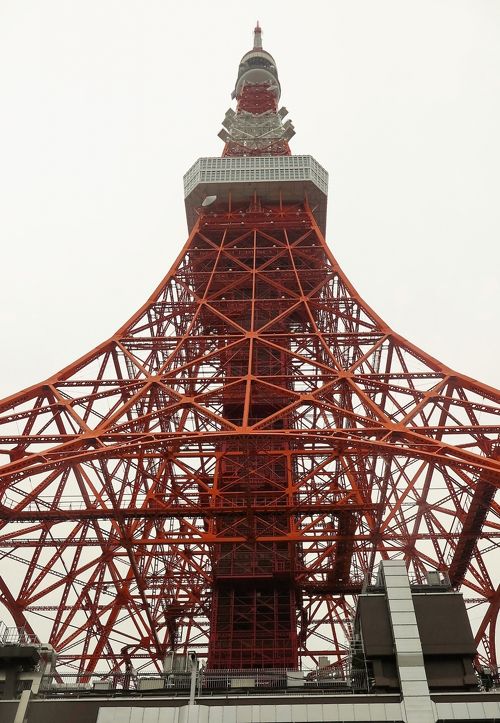 東京タワー 頂点333ｍを仰ぎ見る 自立式鉄塔の高さはスカイツリーの次 浜松町 竹芝 東京 の旅行記 ブログ By マキタン２さん フォートラベル