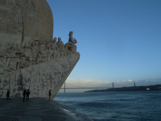 スペイン・ポルトガル１０日間の続きです。<br /><br />１４日<br />ロカ岬観光・・ユーラシア大陸最西端　風が強く飛ばされそうでした。<br /><br />シントラ市内観光・・シントラ宮・市内散策<br />エッグタルトが有名なので食べて見ました<br />何処にでもある味かな〜〜。<br /><br />市内観光・・ジェロニモス修道院・発見のモニュメント・ベレンの塔・<br />路面電車　貸切で市内を４０分乗車して見学<br /><br />１５日<br />朝３時４５分にホテルを出て　飛行機でミュンヘンに移動<br /><br />乗り継ぎの為ミュンヘンで少しだけ観光・・新市庁舎広場では１２時にオルゴールがなります。<br />　大勢の人が見にきていました。<br />お昼はドイツらしくソーセージのランチでした。<br /><br />１６日<br />羽田につき　ここでも７時間乗り継ぎあり　近くの池上本門寺と池上梅園を散策して来ました。<br />梅はまだ６分咲きでしたが　春の陽気で散策するには良かったです。<br /><br />１８時の飛行機に乗り　１時間でセントレアに着きました。<br /><br />今回も参加者の方ががよく　和気藹々と楽しい旅になりました。<br />