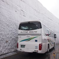 北陸旅行　その２　立山黒部アルペンルート（黒部ダム、雪の大谷、大観峰）、高岡城