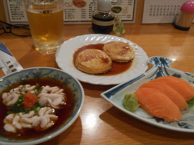 弾丸海外の旅とか、マニアックな国内の旅を好む私ですが、<br /><br />たまには「ベタ」(関西芸人がいうところの定番中の定番の意)<br /><br />な郷土料理を食することがあります。<br /><br />今回は、北海道の「ジンギスカン＆鮭飯寿司＆昆布巻き＆鮭切り込み<br /><br />＆ルイベ＆真たちポン酢＆バターコーン＆いももち」をご紹介します。<br /><br /><br />★「ベタ」な郷土料理シリーズ<br /><br />あんこう鍋(茨城)<br />http://4travel.jp/traveler/satorumo/album/10435999/<br />白石温麺（宮城)<br />http://4travel.jp/traveler/satorumo/album/10530961/<br />ほっきめし(宮城)<br />http://4travel.jp/travelogue/10865730<br />深川丼(東京)<br />http://4travel.jp/travelogue/10876845<br />江戸蕎麦(東京)<br />http://4travel.jp/travelogue/10879052<br />お好み焼き(大阪)<br />http://4travel.jp/travelogue/10883258<br />どぜう鍋（東京）<br />http://4travel.jp/travelogue/10902556<br />へぎそば(新潟)<br />http://4travel.jp/travelogue/10912408<br />牛鍋(神奈川)<br />http://4travel.jp/travelogue/10913116<br />品川めし(東京)<br />http://4travel.jp/travelogue/10919410<br />柳川鍋(東京)<br />http://4travel.jp/travelogue/10929908<br />稲庭うどん（秋田）<br />http://4travel.jp/travelogue/10940200<br />耳うどん＆大根そば(栃木)<br />http://4travel.jp/travelogue/10964395<br />ザンギ(北海道)<br />http://4travel.jp/travelogue/10982097<br />ます寿司(富山)<br />http://4travel.jp/travelogue/10983305<br />おやき(長野)<br />http://4travel.jp/travelogue/10986494<br />昆布締め(富山)<br />http://4travel.jp/travelogue/10990518<br />きりたんぽ(秋田)<br />http://4travel.jp/travelogue/10993870<br />皿そば（出石そば）（兵庫）<br />http://4travel.jp/travelogue/10996715<br />越前おろしそば（福井）<br />http://4travel.jp/travelogue/10997975<br />伊勢うどん＆さんま寿司＆赤福（三重）<br />http://4travel.jp/travelogue/11000289<br />讃岐うどん(香川)<br />http://4travel.jp/travelogue/11003802<br />はっと汁(岩手)<br />http://4travel.jp/travelogue/11010125<br />ラフテー＆沖縄そば＆ミミガー＆ソーキ＆ジューシー<br />＆ジーマーミー豆腐＆海ぶどう　(沖縄)<br />http://4travel.jp/travelogue/11013318<br />ポーク玉子＆中身汁＆てびち汁（沖縄)<br />http://4travel.jp/travelogue/11015587<br />味噌煮込みうどん＆名古屋コーチン　(愛知)<br />http://4travel.jp/travelogue/11017241<br />桜えび＆麦とろろ＆黒はんぺん(静岡)<br />http://4travel.jp/travelogue/11020078<br />江戸前天ぷら(東京)<br />http://4travel.jp/travelogue/11022286<br />はりはり鍋＆ガッチョのから揚げ（大阪）<br />http://4travel.jp/travelogue/11022971<br />なめろう＆さんが焼き　(千葉)<br />http://4travel.jp/travelogue/11023712<br />メヒカリのから揚げ　(茨城)<br />http://4travel.jp/travelogue/11025248<br />猪鍋　(神奈川)<br />http://4travel.jp/travelogue/11027664<br />ハマグリ料理 (三重)<br />http://4travel.jp/travelogue/11028313<br />おっきりこみ＆ひもかわうどん （群馬)<br />http://4travel.jp/travelogue/11029709<br />下仁田こんにゃく＆上州ねぎ＆峠の釜めし（群馬）<br />http://4travel.jp/travelogue/11038703<br />けの汁＆貝焼き味噌＆じゃっぱ汁（青森）<br />http://4travel.jp/travelogue/11039206<br />ちゃんこ鍋（東京）<br />http://4travel.jp/travelogue/11040252<br />宇和島鯛めし＆鯛そうめん＆ふくめん＆今治せんざんき＆ジャコカツ（愛媛）<br />http://4travel.jp/travelogue/11040929<br />さつま汁＆じゃこ天　(愛媛)<br />http://4travel.jp/travelogue/11042773<br />鰹のタタキ＆鯨料理＆うつぼ料理＆どろめ　(高知)<br />http://4travel.jp/travelogue/11044152<br />ぼうぜの姿寿司（徳島）<br />http://4travel.jp/travelogue/11046138<br />水炊き＆おきゅうと＆もつ鍋＆がめ煮(福岡)<br />http://4travel.jp/travelogue/11049102<br />馬刺し＆一文字ぐるぐる＆高菜めし　(熊本)<br />http://4travel.jp/travelogue/11050921<br />きびなごの刺身＆豚骨＆薩摩揚げ＆地鶏刺身＆鶏飯＆かるかん(鹿児島)<br />http://4travel.jp/travelogue/11051631<br />りょうきゅう＆とり天＆だんご汁＆やせうま(大分)<br />http://4travel.jp/travelogue/11053103<br />信州そば(長野)<br />http://4travel.jp/travelogue/11055531<br />たら汁＆ホタルイカの酢味噌和え＆ぶり大根＆白海老料理(富山)<br />http://4travel.jp/travelogue/11057321<br />にゅうめん＆柿の葉寿司＆葛切り（奈良）<br />http://4travel.jp/travelogue/11066284<br />ちんこだんご＆あくまき(鹿児島)<br />http://4travel.jp/travelogue/11067346<br />卓袱料理＆カステラ＆小浜ちゃんぽん（長崎）<br />http://4travel.jp/travelogue/11067934<br />イカソーメン＆三平汁＆魚卵料理＆エビ料理＆じゃがバター＆ちゃんちゃん焼き(北海道)<br />http://4travel.jp/travelogue/11071058<br />馬刺し＆いなごの佃煮＆野沢菜天ぷら＆信州そば＆鯉料理(長野)<br />http://4travel.jp/travelogue/11075357<br />ゆば料理(栃木)<br />http://4travel.jp/travelogue/11075920<br />なまず料理(埼玉)<br />http://4travel.jp/travelogue/11078971<br />山賊焼（長野)<br />http://4travel.jp/travelogue/11077673<br />牛タン＆笹かまぼこ＆カキ料理＆ホヤ塩辛＆はらこ飯＆おくずかけ<br />＆定規山の三角揚げ(宮城)<br />http://4travel.jp/travelogue/11084463<br />江戸前寿司(東京)<br />http://4travel.jp/travelogue/11091628<br />島寿司＆アシタバ料理(東京)<br />http://4travel.jp/travelogue/11092499<br />ツブ貝＆カニ料理＆エビ料理＆魚卵料理＆貝料理＆かにめし＆いかめし<br />＆鱈料理(北海道)　<br />http://4travel.jp/travelogue/11095203<br />水沢うどん（群馬)<br />http://4travel.jp/travelogue/11097723<br />きしめん(愛知)<br />http://4travel.jp/travelogue/11099439<br />朴葉味噌＆朴葉寿司(岐阜)<br />http://4travel.jp/travelogue/11101273<br />氷見うどん＆白海老料理＆治部煮(富山＆石川）<br />http://4travel.jp/travelogue/11102830<br />かにめし＆鯖寿司＆羽二重餅(福井)<br />http://4travel.jp/travelogue/11103407<br />いぶりがっこ＆だまこもち＆きりたんぽ＆じゅんさい＆ハタハタ寿司<br />＆とんぶり(秋田)<br />http://4travel.jp/travelogue/11109824<br />ジンギスカン＆鮭飯寿司＆昆布巻き＆鮭切り込み＆ルイベ＆真たちポン酢<br />＆バターコーン＆いももち（北海道)<br />http://4travel.jp/travelogue/11110647<br />タコしゃぶ＆鮭とば＆石狩鍋＆イカの沖漬け＆めふん＆カスベの煮付け(北海道)<br />http://4travel.jp/travelogue/11111030<br />室蘭やきとり＆松前漬け＆三升漬け＆山ワサビ(北海道)<br />http://4travel.jp/travelogue/11111663<br />はかりめ丼(千葉)<br />http://4travel.jp/travelogue/11113231<br />なんこ鍋(北海道)<br />http://4travel.jp/travelogue/11120902<br />ゴッコ汁＆行者にんにく料理(北海道)<br />http://4travel.jp/travelogue/11121645<br />京野菜＆おばんざい＆鰊そば(京都)<br />http://4travel.jp/travelogue/11122066<br />出雲(割子)そば＆しじみ汁(島根)<br />http://4travel.jp/travelogue/11124772<br />小いわし料理＆カキ料理＆あなご料理＆ワニ料理（広島）<br />http://4travel.jp/travelogue/11125420<br />イソギンチャク料理＆ムツゴロウ料理＆クチゾコ料理＆エツ料理(福岡)<br />http://4travel.jp/travelogue/11127603<br />地獄蒸し＆りゅうきゅう＆とり天＆ごまだしうどん＆関サバ＆豊後牛(大分)<br />http://4travel.jp/travelogue/11128781<br />ひつまぶし＆ういろう（愛知）<br />http://4travel.jp/travelogue/11139586<br />加須うどん＆塩あんびん（埼玉）<br />http://4travel.jp/travelogue/11140221<br />鱧料理＆しっぽくうどん＆水無月（京都）<br />http://4travel.jp/travelogue/11148731<br />チャンプルー(豆腐・フー・ゴーヤ・ソーメン)＆イナムドゥチ<br />＆サーターアンダギー＆ヒラヤーチー＆アーサ汁＆沖縄ちゃんぽん(沖縄)<br />http://4travel.jp/travelogue/11151561<br />しょぼろ納豆＆けんちんそば（茨城)<br />http://4travel.jp/travelogue/11153452<br />茶粥＆金山寺味噌＆めはり寿司＆胡麻豆腐(和歌山)<br />http://4travel.jp/travelogue/11154675<br />明石焼き＆たこめし(兵庫)<br />http://4travel.jp/travelogue/11155318<br />馬肉料理＆生姜味噌おでん(青森)<br />http://4travel.jp/travelogue/11155626<br />石焼鍋＆バター餅(秋田)<br />http://4travel.jp/travelogue/11157588<br />鯨料理＆ラムしゃぶ＆鰊そば(北海道)<br />http://4travel.jp/travelogue/11160676<br />焼き鯖そうめん＆しじみ料理＆鮒寿司(滋賀)<br />http://4travel.jp/travelogue/11160700<br />イルカ料理＆生シラス(静岡)<br />http://4travel.jp/travelogue/11166631<br />鰆料理＆穴子料理＆ままかり料理＆あみの塩辛＆きびだんご＆祭り寿司(岡山)<br />http://4travel.jp/travelogue/11167411<br /><br /><br />