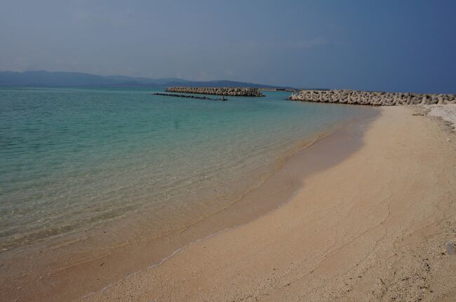 初夏の八重山をのんびりと楽しんできました<br /><br />旅行二日目は 鳩間島へ<br />2005年のドラマ「瑠璃の島」を観て、一度行ってみたいと何年も思い続けた鳩間島にやっと行くことができました。<br /><br />「瑠璃の島」とは、親に捨てられ心を閉ざしていた主人公・藤沢瑠璃が、廃校寸前の孤島の小学校を救うため里子になり、島の住民との触れ合いの中で心を開いていくという感動実話<br />主題歌はコブクロがドラマのために書き下ろした「ここにしか咲かない花」<br /><br />鳩間島は小さい島なので、徒歩で散策<br />ロケ地めぐりをしました