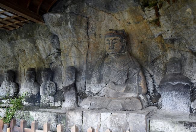 大分・別府温泉で湯けむりの町を楽しんだ後は、今回の旅の目的地「臼杵」に向かいます。<br />33年ぶりに訪れた臼杵石仏は様相が変わっていました。<br /><br />臼杵の街歩きも楽しく、さらに足を延ばして行った宮崎でも天気に恵まれ<br />気持ちの良い旅となりました。<br />　<br />宮崎では「こどもの国」～堀切峠～鵜戸神宮～飫肥（おび）と駆け足で<br />観光しました。