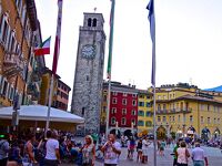 真夏の避暑地リーヴァ・デル・ガルダ ～イタリアの１番大きな湖の北の入江に在る小さな街