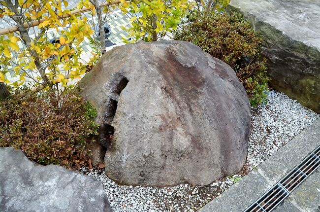 築城石、石丁場跡が国史跡跡の指定記念物として認定され、ＴＶ、新聞で報道されて興味も持ち宇佐美駅周辺を巡りました。<br />築城石を観察すると４００年前の石職人の苦労のあとが感じられます。<br />実際の石丁場は山の中にあるので、いずれ訪れたいと思っています。<br /><br /><br />