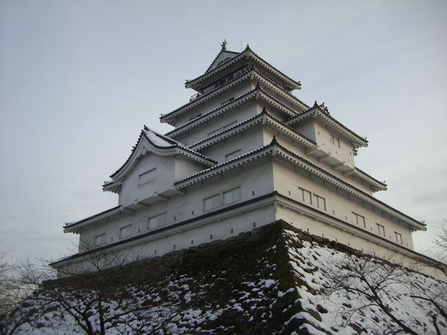 たかぢ、けんいちの2人旅です。<br /><br />2007年のお正月に正月パスを使って福島県・会津若松から宮城県・松島を巡ってきました。雪を纏った鶴ヶ城はとても綺麗でした。