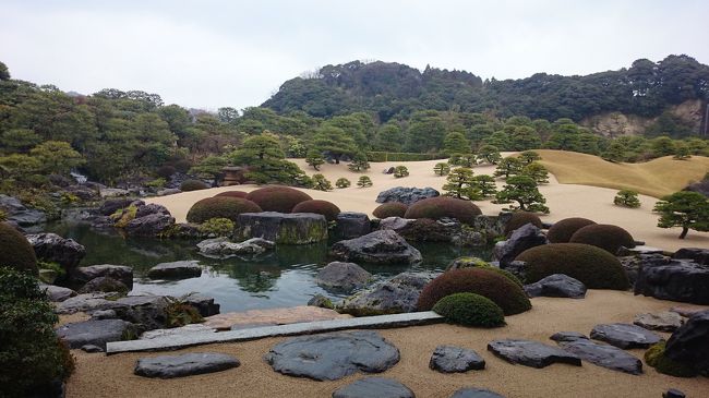 ２日目。先週の６連勤からの～昨日朝４時半起きがたたって、疲れが抜けない感じ。それでも７時半には起きて、午前中は足立美術館へ行きました。13時半に松江に戻ってきて、お昼ゴハンを食べて駅ビル（1階建てだからビルではないか）でお土産買って、ホテルでしばしお昼寝。17時前にマミさんと娘ちゃんが迎えに来てくれて、宍道湖畔のホテルで夜ご飯。夜は温泉入ってサイクリング。昨日に引き続き、雨が降ったり止んだりの天気で、宍道湖に沈む夕日は見れず。明日は見られるかな。