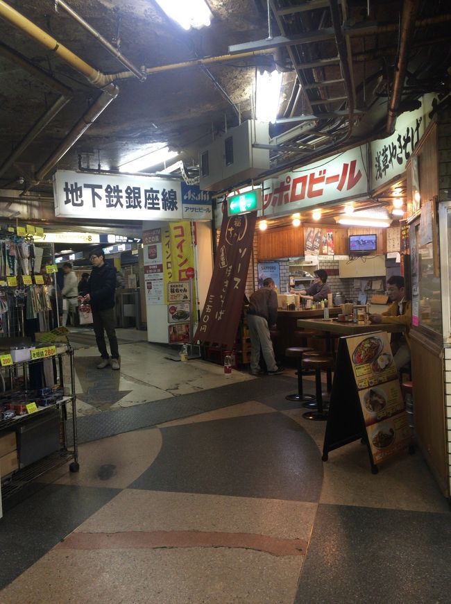 日本最古の地下街という浅草駅地下商店街<br />地下鉄銀座線の浅草駅とつながる流石に「最古」といっても不思議ない超レトロな地下街<br />怪しい？？店も結構ありあり<br />古くからある居酒屋、寿司屋、いい雰囲気を醸し出してます<br />一番人気はタイ料理のモンティー、開店前から行列、ここだけ客層が全く違う店<br />浅草に行った際は必見の商店街、歩くだけなら1分ぐらいで、仲見世・雷門へ行くのも、あまり知られていないいい抜け道ですよ<br />たまに行くので、何回か行った時の写真もＵＰしてます<br /><br /><br /><br /><br />