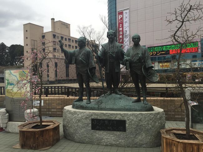 水戸駅から千波湖畔を歩いて、JR常磐線を超えて偕楽園梅林へ。好文亭に登り、水戸のメインストリートから水戸駅に戻る。