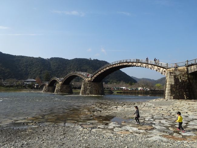 阪急交通社のプランで、宮島、錦帯橋、門司港、萩、津和野に行くツアーに参加した。４３名いたらしく僕はもっと少ないと思った。今回の企画は初企画。宮島はなんども行ったことがあるけど、金曜は雨が心配だったけどさほど影響はなかった。宮島の鹿が減ったような気がする。錦帯橋は岩国にある。門司港は去年行ったけど夜景は初めて。萩は城下町なんだけど、もう少し見るところをおさえて行くべきだった。津和野は小京都オレンジ色の屋根が印象的。あとSLを見れた。今回の料理は八万ロイヤルホテルの朝のバイキング以外はいまいち。行きは福山まで新幹線。帰りも福山から新幹線。結構移動したね。もっといい旅があるといいなぁ。桜は咲いていなかった。あと大寧寺にも寄った。誰もいなかったけど。