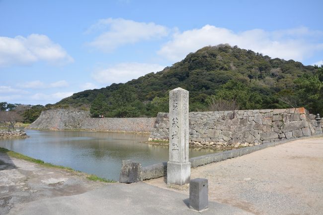 2016年3月に山口県に旅行に行った時の旅行記です。作成途中で放置していたものをようやくまとめました。<br />3月の三連休に以前から行ってみたいと思っていた萩に行くことにしました。2015年に「明治日本の産業革命遺産」として萩市の文化財が世界遺産の構成資産に選ばれたこともあり、そこを中心に廻りました。当初は土日の2連休で計画していたのですが、3連休取れることになり折角山口県に行くので秋吉洞と山口市の瑠璃光寺に行くことにしました。<br />旅程<br />3月19日　新幹線で新山口駅、新山口駅からバスで秋吉洞へ。秋吉洞見学後瑠璃光寺へ移動。瑠璃光寺見学。その後湯田温泉に入浴後、この日は新山口駅前のホテルに宿泊。<br />3月20日　朝いちばんのバスで新山口からバスで萩に移動。到着後レンタルサイクルを借りて旧城下町を観光。この日は萩駅前のホテルに宿泊。<br />3月21日　朝一番でレンタカーを借りて大板山たたら製鉄遺跡、恵美須ヶ鼻造船所跡、萩反射炉、大照院を見学。レンタカー返却後松下村塾から東光寺を見学。夕方バスで新山口。新山口から新幹線を乗り継ぎ名古屋まで戻りました。<br />