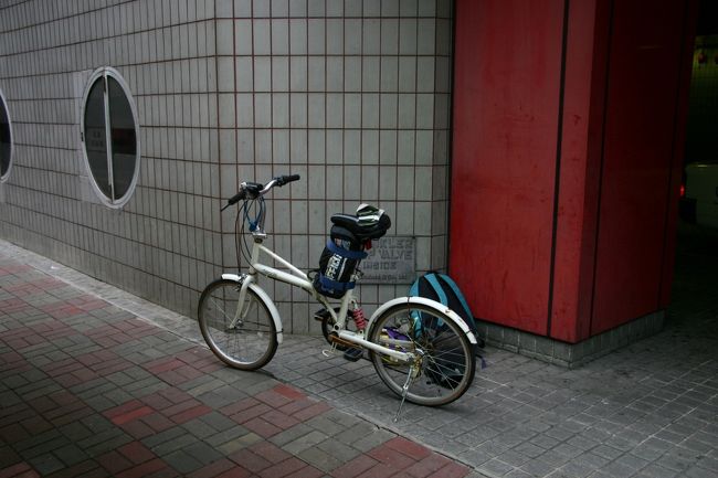 香港・マカオ・深圳をサイクリングしてきました。<br />香港は中国に返還されてはじめていきます。<br />返還後の香港はどうなっているでしょうか。<br />今回は荷物に余裕があるので自転車を持って行きました。<br />便利に使えるでしょうか。<br />