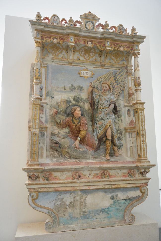 １５～１６世紀の彫刻や宗教がが豊富でした。<br /><br />ポルト　　　１泊<br />アヴェイロ　１泊<br />ナザレ　　　１泊<br />リスボン　　４泊<br />ファーロ　　１泊<br />エヴォラ　　１泊<br />（出発前一応調べちゃった。最近話題のエボラとは無関係のEvoraです）<br />コインブラ　２泊<br />ヴィセウ　　１泊<br />ブラガ　　　２泊