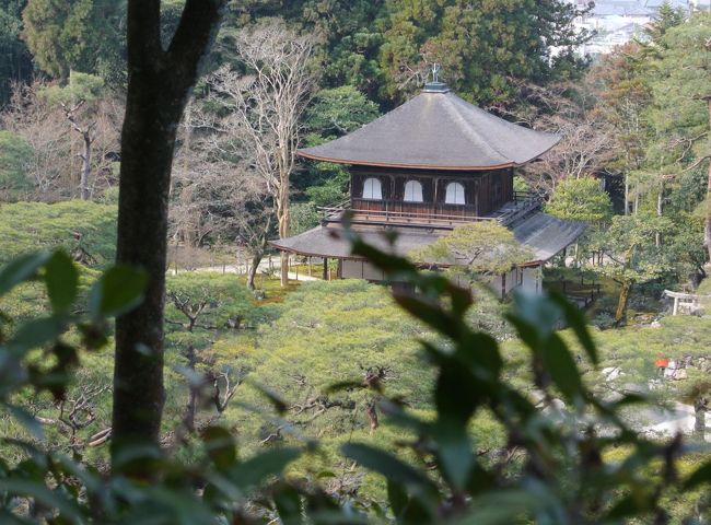 　金閣ではなく銀閣、清水寺でなく龍安寺。<br />　京都には、いろいろな顔がある、とは京都に住む友人の言葉。<br />　なるほど、そういうものですか。