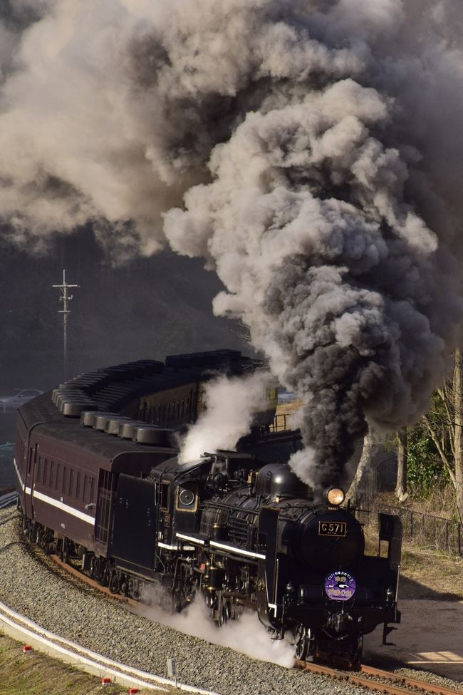 1973年3月22日に製造されたJR山口線の蒸気機関車C57-1号機は、今年で80歳となる“傘寿”を迎えました。<br />運行開始初日でもあり、傘寿を祝う記念式典等も行われたSLやまぐち号に乗って、津和野駅までのSLの旅を満喫してきました。