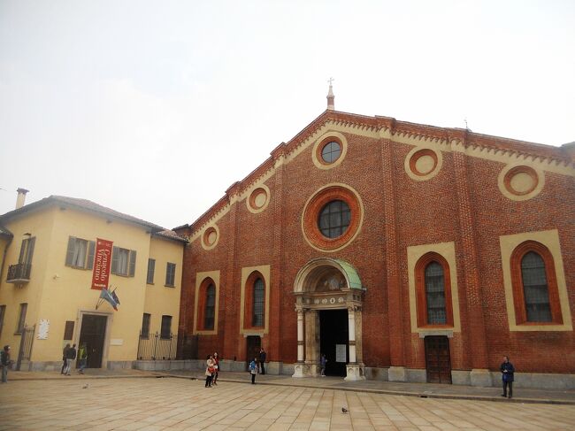 定年の記念として、妻とともにイタリア(ローマ、フィレンツェ、ミラノ)を旅行しました。<br />初めてのイタリアで、不安でしたが、旅行を満喫して無事に帰ってくることが出来ました。<br /><br />■■6日目(2016年3月22日 火曜日)■■■■<br />今日は、午前中、ミラノ市内を観光し、午後、ミラノ空港に移動し、ミュンヘン空港経由で日本に帰ります。<br /><br />--------------------------------------------------------------<br /><br />【今回のスケジュール】<br />・1日目(3月17日(木曜日))<br /> 羽田空港→ミュンヘン空港 移動(ANA217 )<br /> ミュンヘン空港→フィウミチーノ空港 移動(ANA NH6095)<br /> フィウミチーノ空港→ローマ・テルミニ駅 移動(レオナルド・エックスプレス)<br /> ≪ローマ泊≫<br />http://4travel.jp/travelogue/11105898<br /><br />・2日目(3月18日(金曜日))<br /> ローマ市内観光<br /> ≪ローマ泊≫<br />http://4travel.jp/travelogue/11114846<br /><br />・3日目(3月19日(土曜日))<br /> ローマ・テルミニ駅 → フィレンツェ中央駅 移動(電車 Frecciarossa9414)<br /> フィレンツェ市内観光<br /> ≪フィレンツェ泊≫<br />http://4travel.jp/travelogue/11114979<br /><br />・4日目(3月20日(日曜日))<br /> フィレンツェ市内観光<br /> ≪フィレンツェ泊≫<br />http://4travel.jp/travelogue/11115017<br /><br />・5日目(3月21日(月曜日))<br /> フィレンツェ市内観光<br /> フィレンツェ中央駅 → ミラノ中央駅 移動(電車 Frecciarossa9540)<br /> ≪ミラノ泊≫<br />http://4travel.jp/travelogue/11115888<br />http://4travel.jp/travelogue/11115023<br /><br />・6日目(3月22日(火曜日))<br /> ミラノ市内観光<br /> ミラノ空港 → ミュンヘン空港 移動(ANA NH6054)<br /> ミュンヘン空港 → 羽田空港 移動(ANA NH218)<br />http://4travel.jp/travelogue/11115025