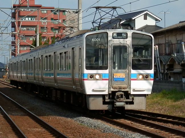 今年のダイヤ改正の激震地は津軽海峡近辺。今年は旅客列車トップクラスの注目度を誇る「はまなす」の廃止と、それだけでも北海道に行く価値が十分にあるのですが、去年５月の「北斗星」乗車と年末年始の１８きっぷ木古内弾丸往復をしたばかりなので自粛。クソ忙しい年度末なので旅行の予定などとても入れられないのですが、突如降ってきた２日半の連休を利用しない手はなく、過去２回とばっちりによって責任とらされ流れた四国旅行をやることにしました。四国の朝は昨年同様バラエティに富んでいます。<br /><br />きっぷ：青春１８きっぷ<br />旅程概要：<br />03.19　川尻〜吉塚〜居能〜小野田〜福山<br />03.20　福山〜讃岐府中〜坂出〜中庄〜倉敷〜琴平〜高松〜阿波池田〜高知<br />03.21　高知〜窪川〜八幡浜〜三崎港〜佐賀関港〜幸崎〜大分〜熊本〜川尻