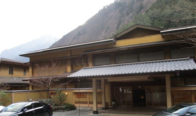 ①新宿から特急で山梨県の西山温泉・慶雲館一泊、帰りに身延山タッチ。