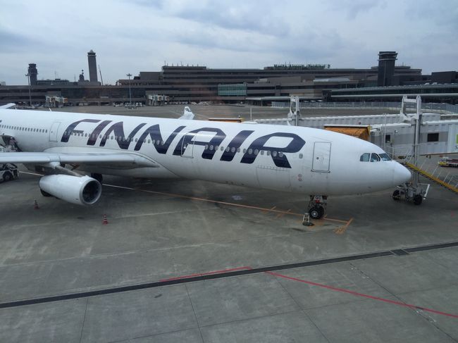 フィンランド航空で北欧に行ってきました。<br />新しく導入されたA350に乗るため、帰国便はヘルシンキ→北京を予約しました。<br /><br />成田→ヘルシンキ (フィンエアー)<br />ヘルシンキ⇔ストックホルム(フィンエアー)<br />ヘルシンキ⇔ロバニエミ(フィンエアー)<br />ヘルシンキ⇔タリン(タリンク シーリヤライン 船旅)<br />ヘルシンキ→北京(フィンエアー)<br />北京→ハノイ(ベトナム航空)<br />ハノイ→成田(ベトナム航空)<br />飛行機に乗りまくる行程です。<br />最初の区間、成田からヘルシンキまでの旅行記です。