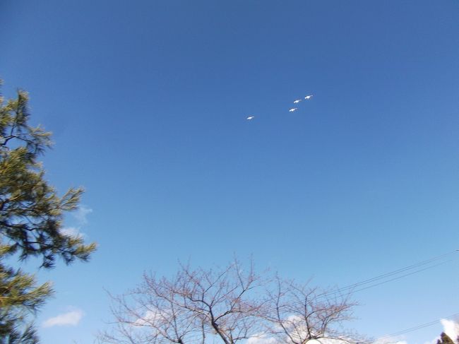 3/26函館では新幹線を祝して記念飛行。そのとき離れた修道院を見物中でした。新幹線はアクセス新記録なるか