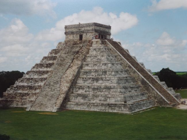 (14)1993年9月メキシコの旅8日間⑤チチェン・イツァ-遺跡（ﾋﾟﾗﾐｯﾄﾞ 戦士の神殿 球戯場 生贄の泉 ｶﾗｺﾙ)