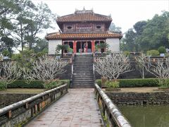 ベトナム周遊個人旅行 4 フエ ３帝廟、王宮、ティエンムー寺とドラゴンボートクルーズ