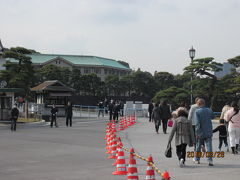 皇居の桜ー通り抜け（３）坂下門。