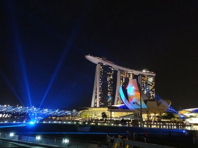シンガポール　憧れの天空プールへ<1>～MBSのプール、チャイナタウン、アラブストリート、光のショー