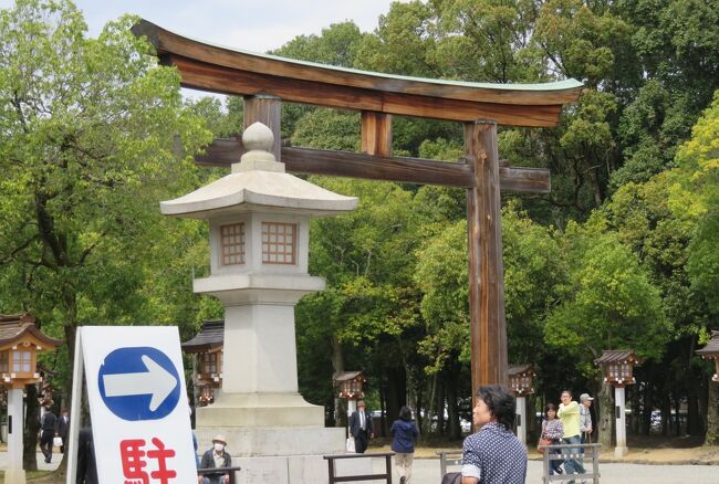 奈良の桜見物です。名古屋をバスで出発し、最初に橿原神宮に向かいました。午後からの見学予定でしたが、午後は今上天皇の参拝があるため、急遽午前中に変更となりました。