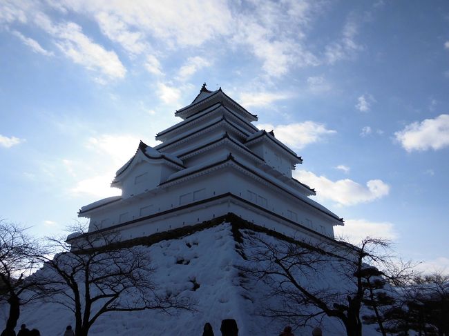 　日光から福島県に行き裏磐梯リゾートに宿泊しました。翌朝、真っ白の銀世界に驚き喜びながら鶴ヶ城と大内宿に行きました。どちらも初めてで､前から行ってみたいところだったのでよかったです。特にこの雪の時期は素晴らしいと思いました。春の桜の時期にも是非来てみたいと思います。