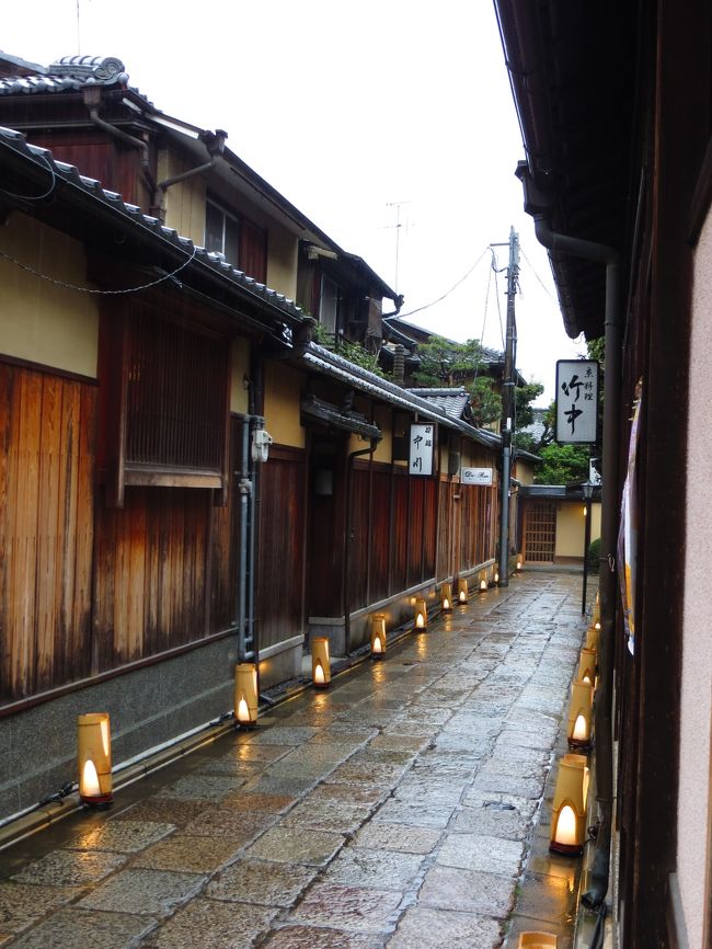 桜の時期にはまだ早いですが、少しづつ春が近づいている京都へ、あいにくの雨ですが、それがまたいい雰囲気でした。<br /><br />その１　八坂神社ー高台寺ー安井金比羅宮ー錦天満宮<br /><br />