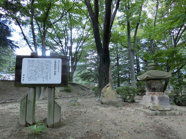 「福島城跡（杉妻城、大佛城）」は「福島県庁周辺」に位置した「福島藩の藩庁」がおかれた「平城」です。<br /><br />写真は「紅葉山公園」にある「福島城」の前身の「大佛城時代」の「宝塔」です。
