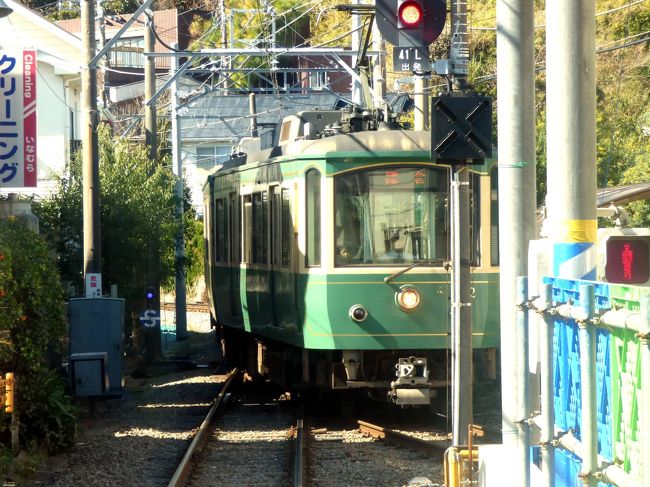 朝の鎌倉散歩を楽しみホテルに戻り、チェックアウトして宅急便で荷物を送ります。<br /><br />この日は気持ちよく晴れたので、江ノ島を散策しようと、ホテルから徒歩すぐの由比ヶ浜駅から江ノ電に乗って江ノ島駅に向かいます。<br />