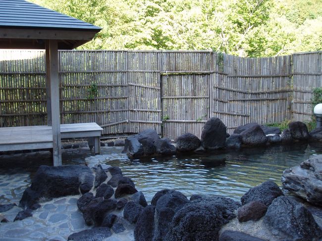 杣温泉が源泉と書かれている宿に行きました。<br />2005年9月25日のことです。<br /><br />北秋田市の森吉山のふもとにある森吉山荘です。<br />ここは、市が営業している国民宿舎です。<br /><br />https://moriyoshizan.jp/<br />