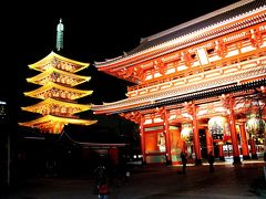 2016 夜の帳が下りた「浅草寺」！ライトアップされ、厳かに立ち並ぶ景観に感激もひとしおです。