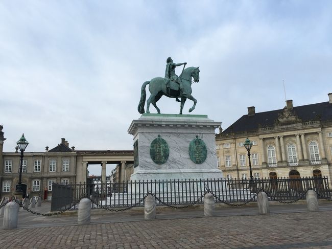 ストックホルムからコペンハーゲンに移動してきましたが、都合によりほとんど歩けず。<br />移動中に王宮を通り抜けるのが精一杯でした。
