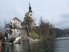 ツアーで行くスロベニア＆クロアチア、ちょこっとボスニアヘルツェコビナ①ブレッド湖で手漕ぎボートに乗りさっそく自由行動のあるリュブリアーナへ
