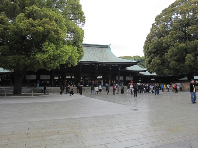 久々の東京は初めてのJAL利用。明治神宮と代々木八幡宮参拝。孤独のグルメのスポットでブータン料理をたべ、その後は六本木でライブを見て、横浜馬車道のルートインで宿泊。翌日は、ANAの機体メンテナンスセンター見学、ブルーコーナーUC店で飛行機の離発着を眺めながら昼食。午後はJALのスカイミュージアムへ。その後は、羽田の国際線ターミナルへ移動。羽田日本橋、江戸小町などを見て回り、展望台から飛行機の離発着を見学、第2ターミナルの展望台からも見学、第1ターミナルでも展望台から飛行機をながめました。お土産を買って、JALで帰りました。（写真追加、修正予定）