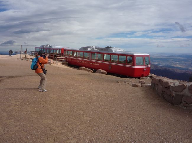 ７日め　９月１５日<br /><br />今日は、富士山よりも高い所へ登山鉄道で行きます。<br />その高～い所で、何かに耐えながら、撮影中です。何に耐えてるのでしょうかか？(^O^)<br />