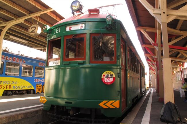 大阪唯一の路面電車「阪堺電気鉄道」<br />昔の大阪の雰囲気の一端を現代に伝えつつ、毎日元気にガタガタと走っています。<br /><br />かつてpuricはこの沿線に住んでおり、そのうちゆっくり沿線の風景を見たり、住吉公園や浜寺公園まで行ってみようと思いつつ、いつでも乗れると思うとなかなか実現しないままに、引っ越してしまいました。<br /><br />いったん遠のいてしまうとなかなか同じ大阪市内の電車に乗るためにわざわざ休日を使う気にもなれず、乗りたいと思いつつもなかなか機会が無いままでしたが、この度思いがけぬきっかけにより、貸切という最高のかたちでそれが実現しました。<br /><br />ちなみに駅名は全部○○駅と書いてますが、停留場の場合も含みますので置き換えて読んでくださいネ。