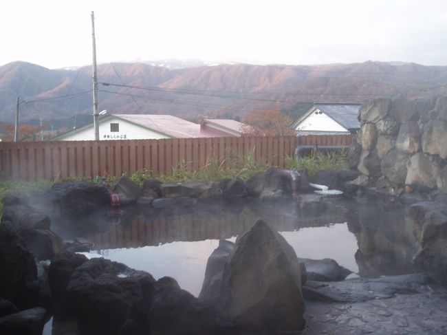 秋田は、不便だから、全ての温泉を秘湯と呼ぶシリーズ<br /><br />鳥海山麓にあるあったまる温泉<br /><br />法体の滝の近くにある。<br /><br />2005年11月12日 紅葉には遅かったけど、行ってみました。