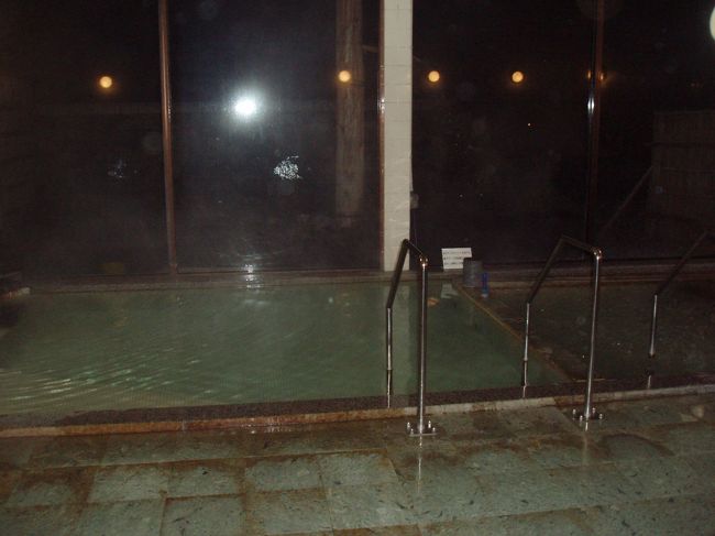 秋田は、不便だから、どの温泉も秘湯と呼ぶことにしたシリーズ<br /><br /><br />南郷温泉は、横手市山内南郷字大払川139-1　にある一軒宿の温泉<br />http://www.kyorinso.co.jp/<br /><br />硫黄泉で、あったまる温泉です。<br /><br />2006年11月25日に、行ってました。