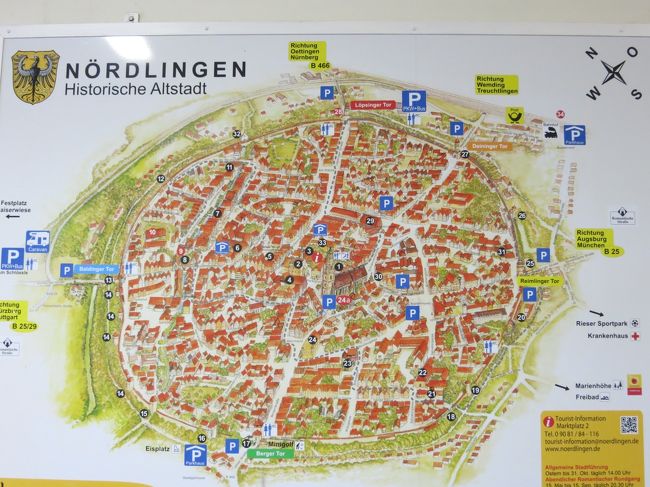 2015年9月18日（金）Nordlingen　ネルトリンゲン　へ♪<br />以前からこの街に足を運びたかったのですが、なかなかスケジュールを立てる事が出来ず、ようやく、行く事に♪<br /><br />約1500万年前に、この地域に隕石が衝突したらしく、大きなクレーターが！<br />その円形の土地に築かれたのが、ネルトリンゲンの街のようです。<br />巨人と人類が存亡をかけて戦う大人気漫画「進撃の巨人」のモデルになった街ではないかと、<br />噂？ファンの間で話題になっているらしいです。<br />教会の塔に登ったら、記録帳にファンらしき人達がたくさんのメモを残していました。