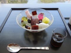 京都枝垂桜花見旅行の仕上げはスイーツです。京菓子も買って帰りました。