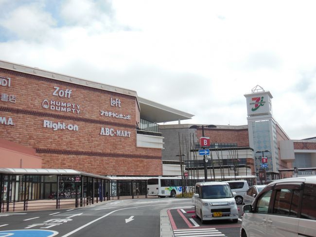 25日がグランドオープン。<br />21日からプレオープンしてた!今日ユニクロのちらしで知りました。<br />混まないうちにみてきましょう〜。<br />(住所は柏市大島田950−1)16号線沿いにある。<br />店舗の裏には公園もあります。<br />ステージもある。遊具も少し。<br /><br />駐車場は広いですが柏駅からは5キロ位離れてます。<br />柏駅からは有料バスも、我孫子からは無料のバスがでる。<br /><br />