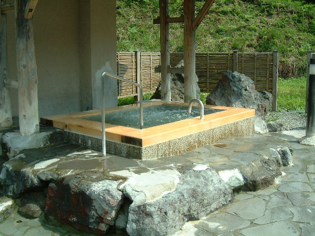 秋田は、不便だから、全ての温泉を秘湯と呼ぶシリーズ。<br /><br /><br />大館市の奥座敷、十和田湖方面にあるのが、雪沢温泉。<br /><br />2002年8月28日に行っていました。(すごい古っ！)