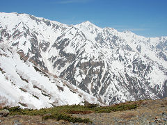 白馬・五竜の絶景を見ながらの唐松岳残雪歩き