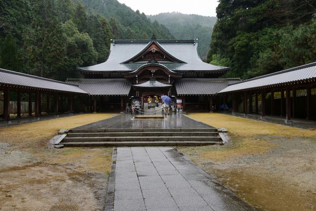 車遍路の６日目の後半です<br />愛媛県西条市を中心とする霊場巡りですが、雨はやむ気配ありません<br />切りがいいので今日中に愛媛県の霊場を終えたいのですが…<br />最後の６５番の三角寺は香川県に近く50キロちかく離れてるので明日にまわします。<br />しかも６０番に横峰寺という名前からして山岳霊場そのもののような大物が立ちはだかります。<br />