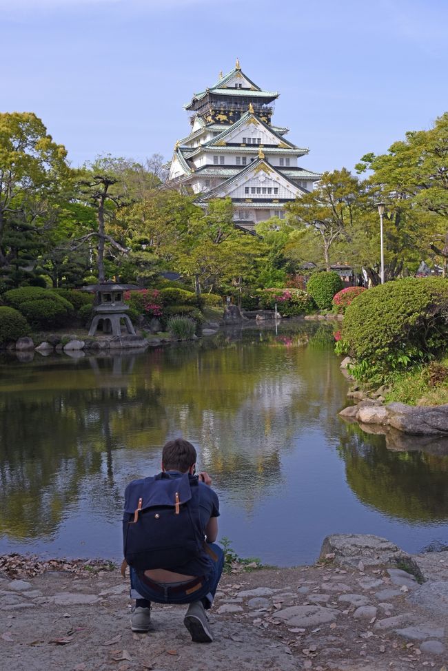 小学生から大学生時代までを過ごした故郷、大阪（転勤で再び阪神間に少し住みましたが）<br />今度は夫婦で旅行者の目線でこの思い出深い街を観光しました<br /><br />三十余年ぶりに訪れた故郷の街の変貌ぶりに驚き、浦島太郎になったような気持ちに、、、<br />何がどう変わったかは本文にて詳しくご紹介します<br /><br />本ツアーはJR東海ツアーズが企画した「大型連休もお得にGO!　大阪3泊早トク30／京橋」というプランを利用したもの<br /><br />同ツアーは往復とも限定付きだが「のぞみ」が利用できホテルがパックとなったもので料金は一人当たり41,100円<br /><br />また追加料金1､540円を払えば京阪神及び奈良のJR路線が3日間乗り放題の「三都・奈良周遊乗車券」がついてくる（これはツアー限定で普通では買えない）<br /><br />乗り放題と食べ放題とかの言葉に弱い二人はすぐに飛びついた次第です<br /><br />なおタイトルに使用した「三都物語」とはJR西日本が神戸、大阪＆京都をPRするために使用したキャッチコピーですが私の場合は神戸を姫路に置き換え、奈良も追加したので厳密には「四都物語」というべきかもしれません<br /><br />・・・・・・・・・・・・・・・・・・・・・・<br />＜全体の旅行日程＞・・・ ３泊４日<br />JR東海ツアーズの　（新幹線のぞみ＋ホテル+JRの周遊キップ）　がパックになったツアーを利用、なおホテルは京橋にあるホテルモントレに３連泊した<br /><br />4月26日（火）PM：のぞみで大阪に、大阪城＆ミナミ観光<br />4月27日（水）AM：姫路城観光、PM：明石海峡大橋見学<br />4月28日（木）AM：北浜界隈＆海遊館観光　PM：ミナミ新世界散歩 <br />4月29日（金）AM：春日大社　PM：宇治・平等院拝観　夕刻新幹線にて帰京　　　　　　